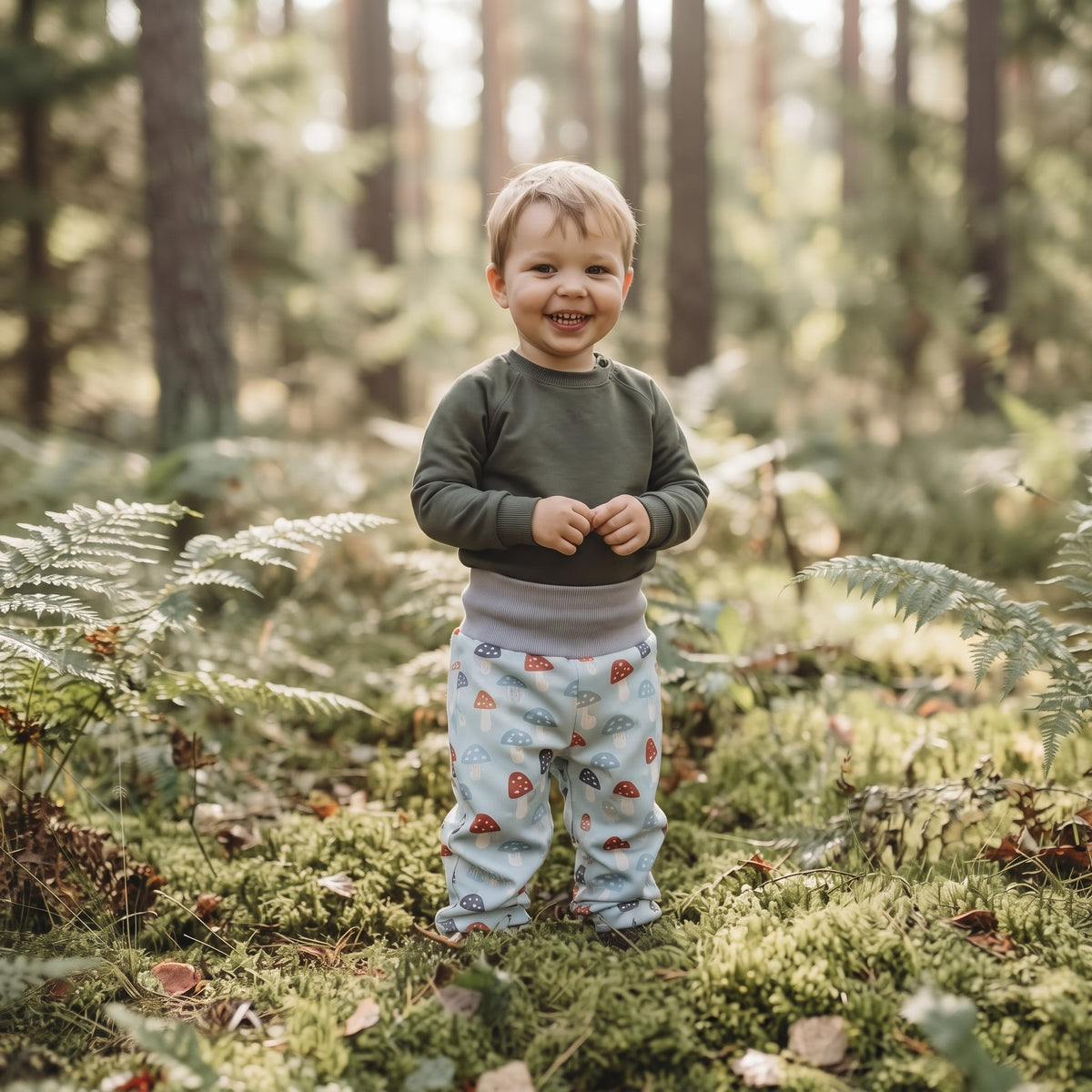 Mitwachsende Kinder-Softshellhose mit Membran Monkey Mum® - Bunte Fliegenpilze