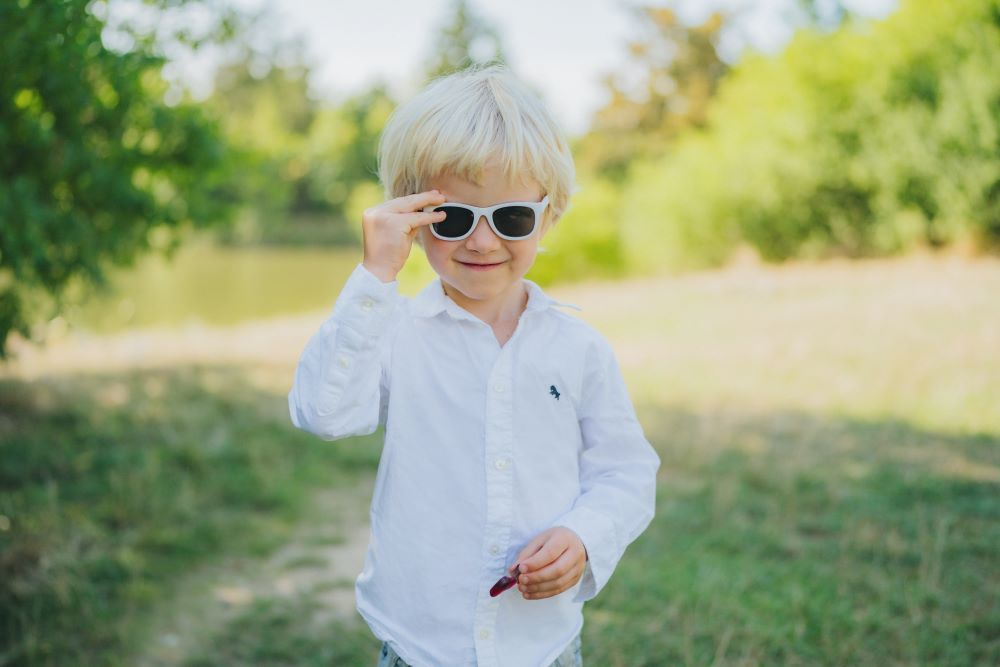 Kinder-Sonnenbrille Monkey Mum® - Froschzwinkern - in mehreren Farben