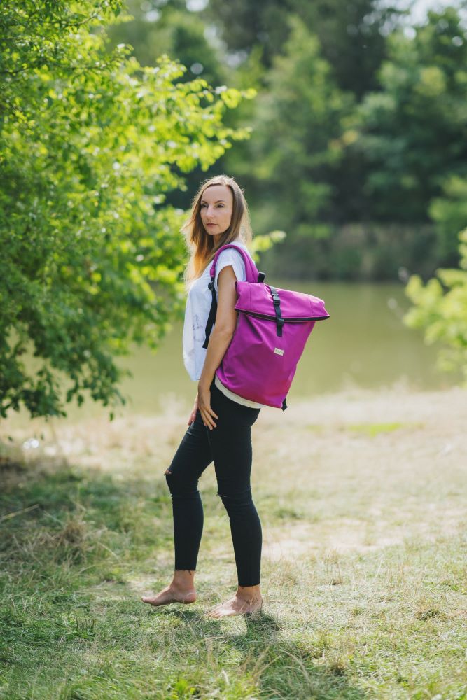 Monkey Mum® Integrierter Softshell-Rucksack für die Trage Carrie - Saftige Himbeere