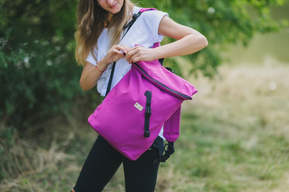 Monkey Mum® Integrierter Softshell-Rucksack für die Trage Carrie - Saftige Himbeere