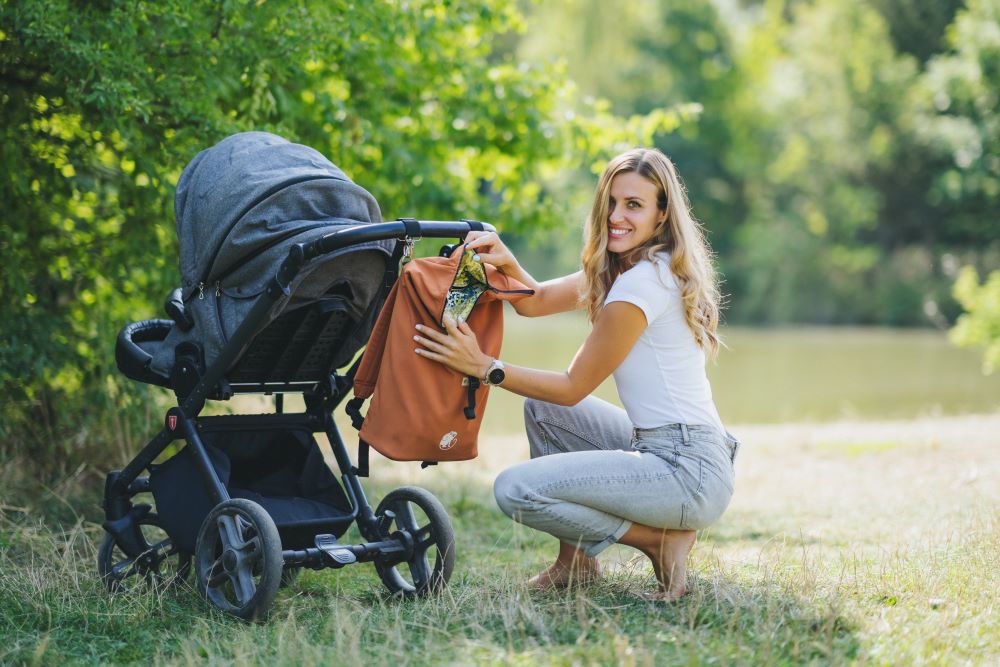 Monkey Mum® Integrierter Köpertwill-Rucksack für die Trage Carrie - Blühende Wiese