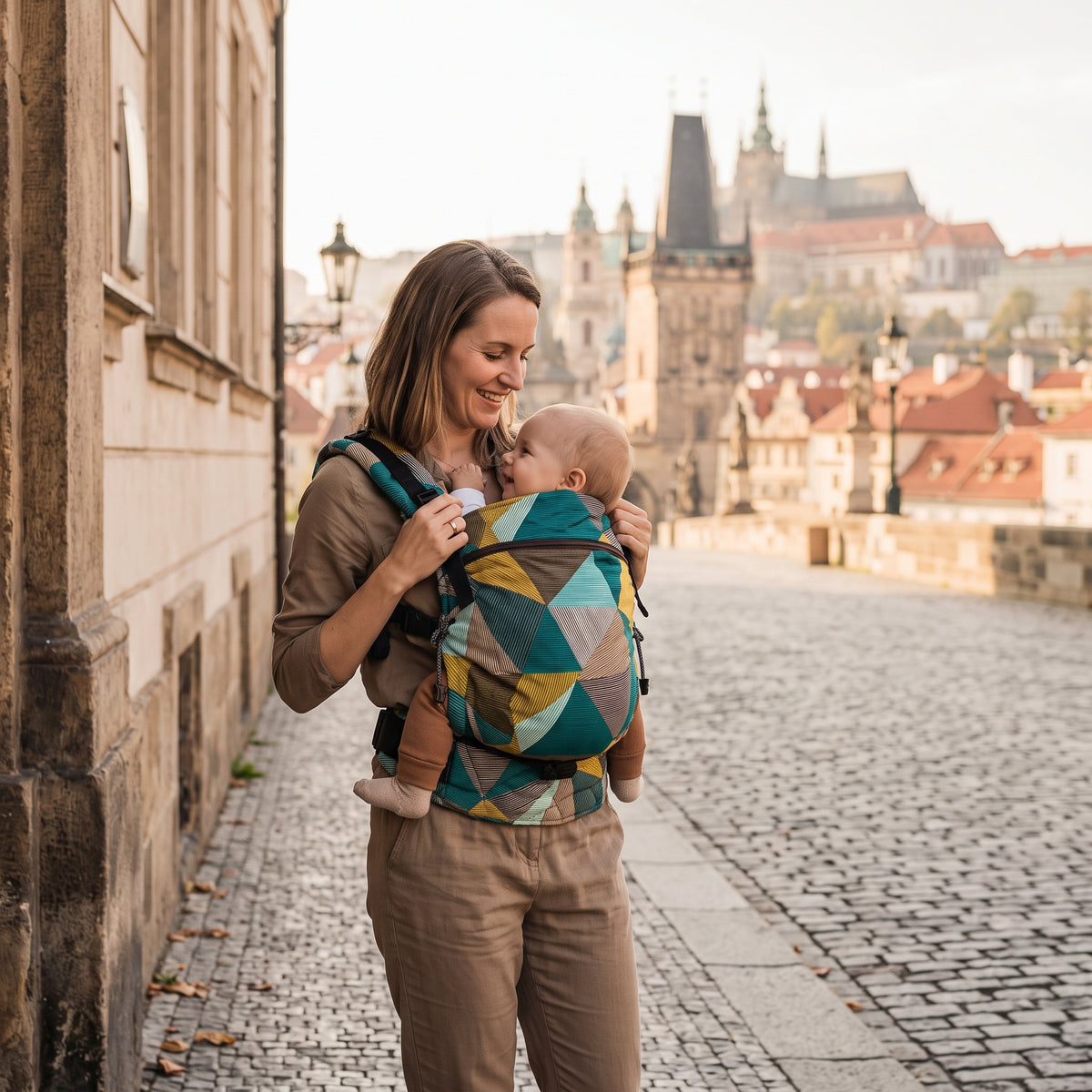 Monkey Mum® Ergonomische mitwachsende Trage Carrie - Charme der Geometrie