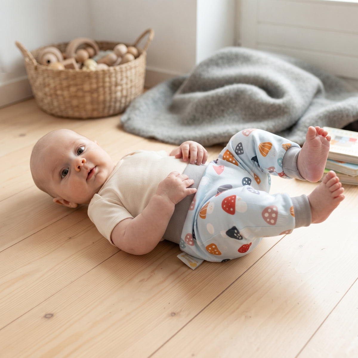 Kinder-Softshellhose mit Membran Monkey Mum® - Bunte Fliegenpilze