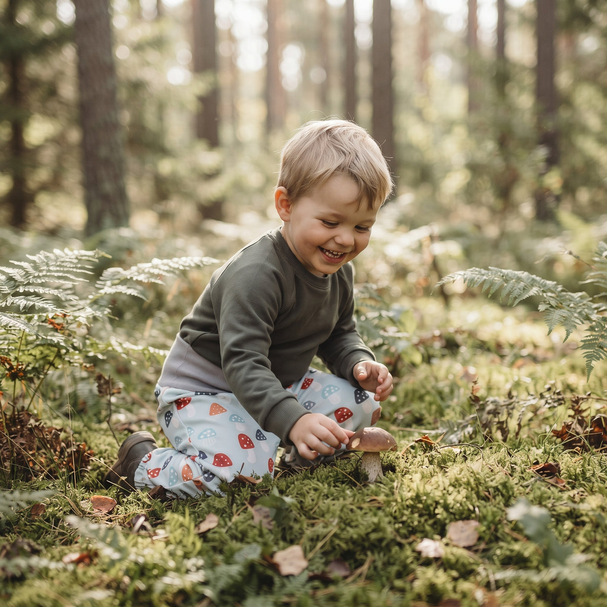 Mitwachsende Kinder-Softshellhose mit Membran Monkey Mum® - Bunte Fliegenpilze
